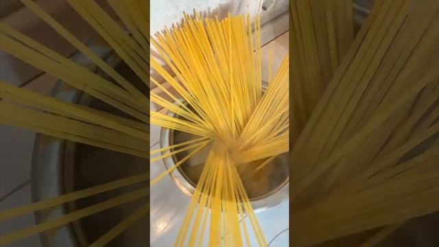 Куриные сердечки! Спагетти в сливочном соусе! Домашний и вкусный рецепт! Вкуснее, чем в ресторане смотреть онлайн