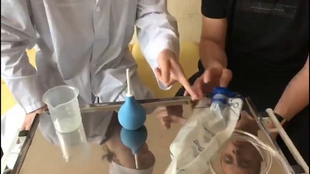 Обучение постановке лечебной клизмы