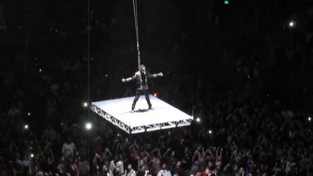 Usher OMG Tour 2010 Opening Live смотреть онлайн