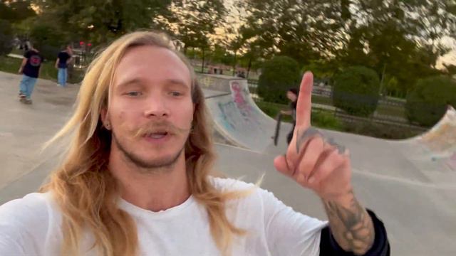 Как делать рокнролл (rock'n'roll) на скейтборде в минирампе смотреть онлайн