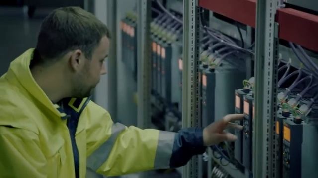 Пивоварни Bitburger используют преобразователи частоты Danfoss смотреть онлайн