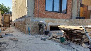 Начало работы, Цоколь из Дагестанского камня доломит
