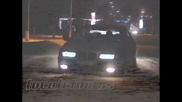 VHS. Безумный зимний дрифт на BMW E36 по городу. Леня вылетел на Mercedes e190 в кювет. смотреть онлайн