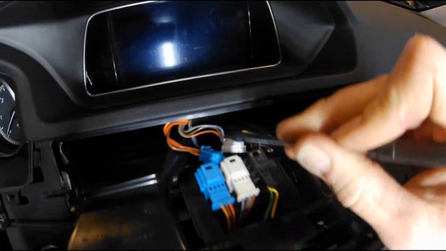 Mercedes W212 - Dash Trim Removal смотреть онлайн