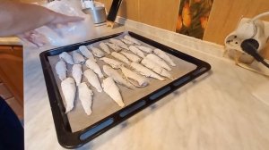 Салака запечённая в духовке без заморочек.Даже не испачкала рук и посуду.