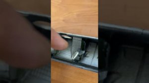 Ремонт накладки крышки багажника (76801-05070) на Toyota Avensis 2007 (T25)