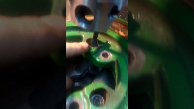 Ремонт детали от комбайна Джон Дир ч.1 смотреть онлайн