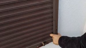 Как открыть рольставни без ключа / Вскрытие ригельного замка на рольставнях