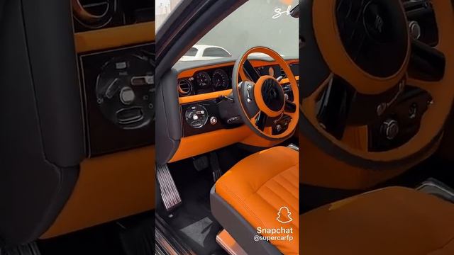 напишите в коментари как називаеться машина