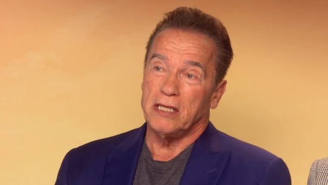 I Got Arnold Schwarzenegger To Say "GET TO DA CHOPPA" смотреть онлайн