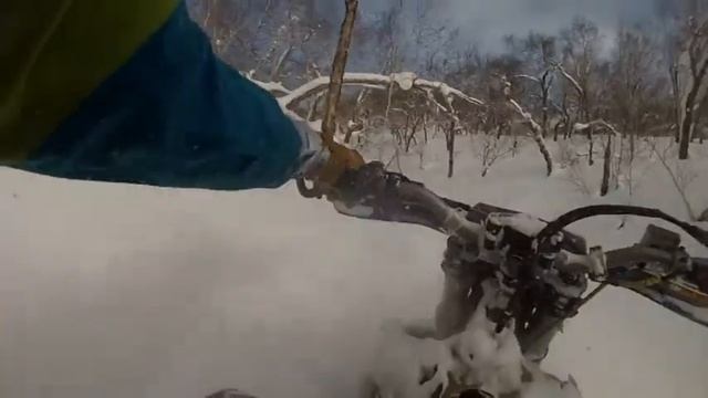 Фрирайд на сноубайках Snowrider. SR137 создан для глубокого снега! смотреть онлайн