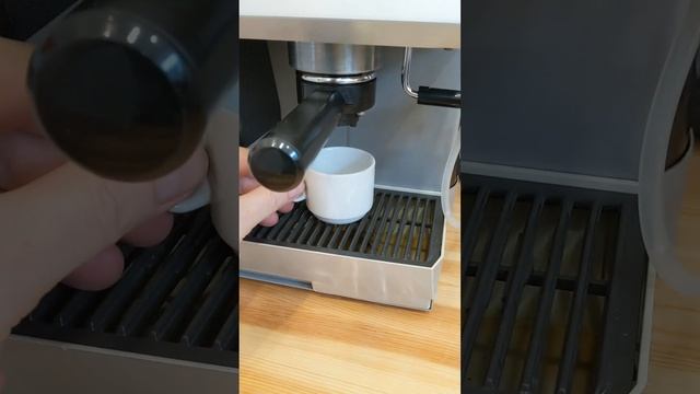Кофейная станция SAECO MAGIC CAPPUCCINO COMBI демонстрация работы смотреть онлайн