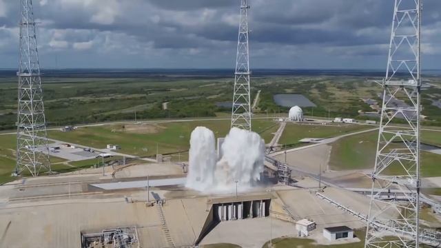 Почему NASA скидывает МИЛЛИОНЫ ЛИТРОВ ВОДЫ при запуске ракет смотреть онлайн