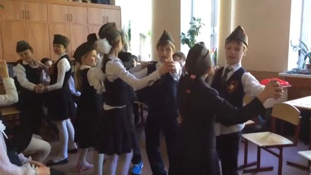 День Победы в 4 Б (гимназия 1274) смотреть онлайн