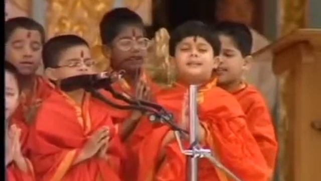 Sathya Sai Baba - Bala Pandits chanting Rudram смотреть онлайн