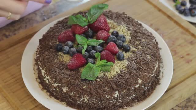 ТОРТ ИЗ ГОТОВЫХ КОРЖЕЙ. Самый быстрый торт в мире!.mp4