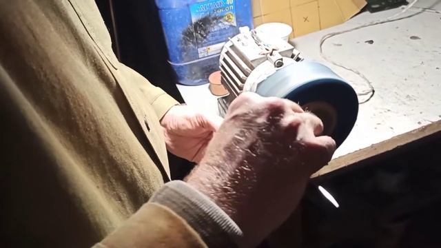 Как отполировать рукоять ножа из эбонита или "Спасаем Густава"! смотреть онлайн