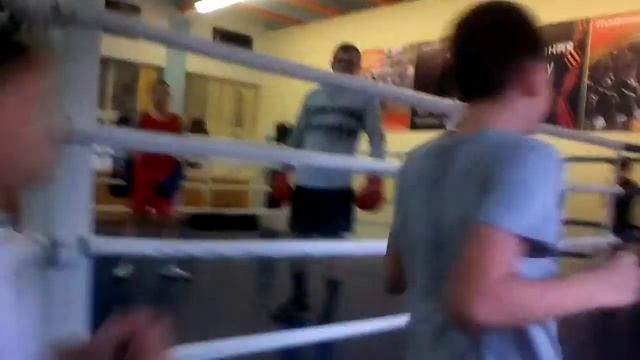 Боксеры Юниоры !!! Они как губка впитывают треню сполу слова !!! Главное как говорит Андрей Арнольд смотреть онлайн