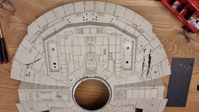 Сборка модели Сокола Тысячелетия. Выпуски 45-52 | Millennium Falcon model building смотреть онлайн