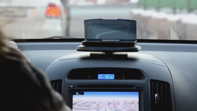 Обзор устройства для смартфона HUD MOBILE NAVIGATION BRACKET. смотреть онлайн
