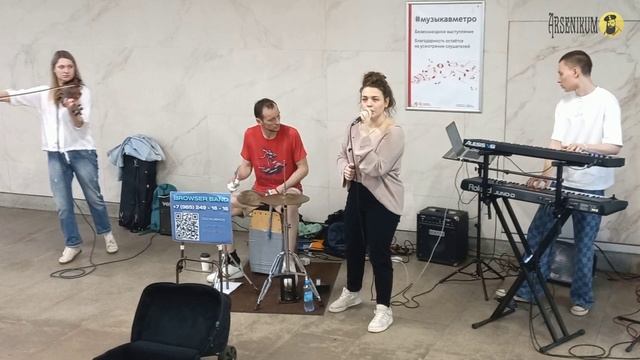 «Знаешь ли ты, вдоль ночных дорог...» (поп-музыка на улицах) смотреть онлайн