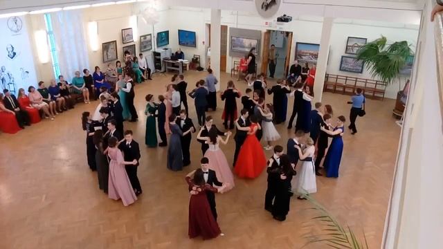 Десятый традиционный бал 21 лицея г.Кирова(библ.им.Герцена). За 3 месяца лицеисты выучили 13 танцев смотреть онлайн