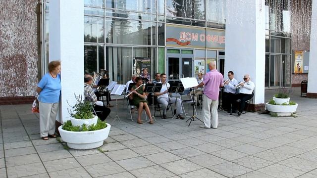 Выступление оркестра "Подмосковные вечера" у ГДО (05.07.15) смотреть онлайн