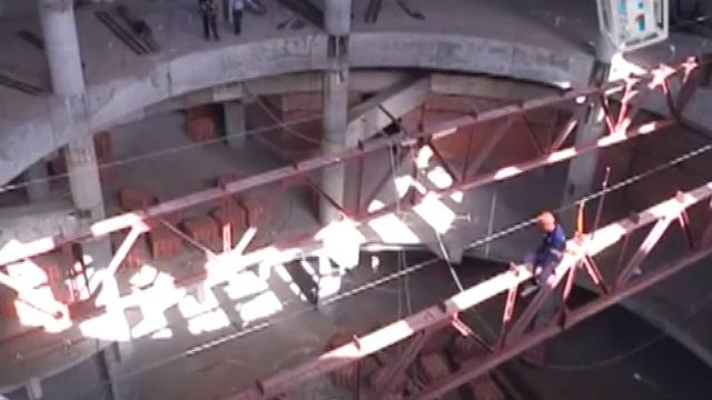 Сегодня на купол Соборной мечети в Уфе установили смотреть онлайн
