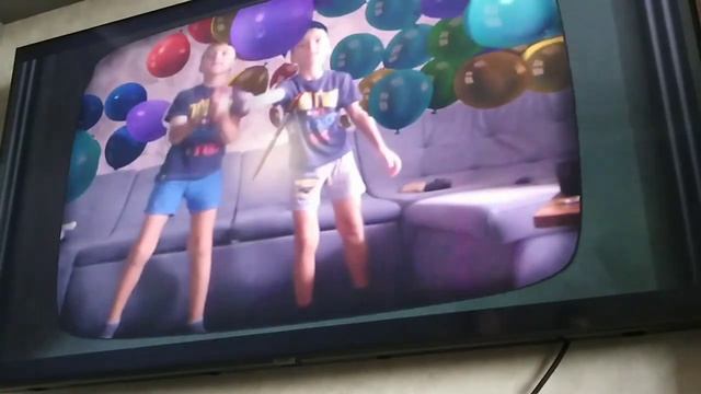 Kinect party, играем с максимом! смотреть онлайн