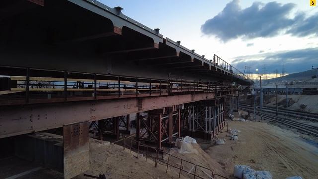 2-й этап надвижки путепровода через ЖД на 8 этапе Тавриды смотреть онлайн