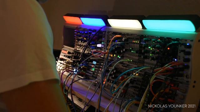 BEHRINGER TD-3 & MOOG ROGUE with Eurorack - Experimental Jam (PART 2) смотреть онлайн