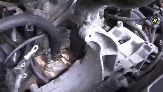 How to fix a squealing AC compressor clutch pulley on a Dodge Ram, part I смотреть онлайн