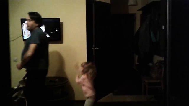 Кто б еще когда заставил папу танцевать) Думаю, это начало)) смотреть онлайн