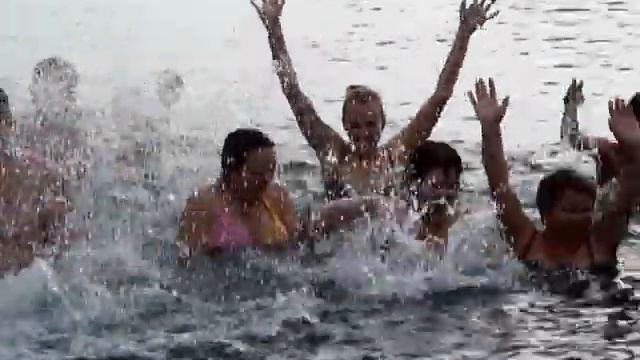 Аквааэробика в море! смотреть онлайн