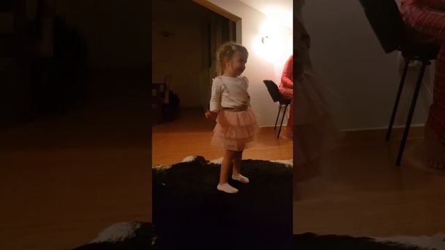 Прикол с детьми. Машулин хит!))маленькая девочка читает новогодний стих #singlegirl #children #дети смотреть онлайн