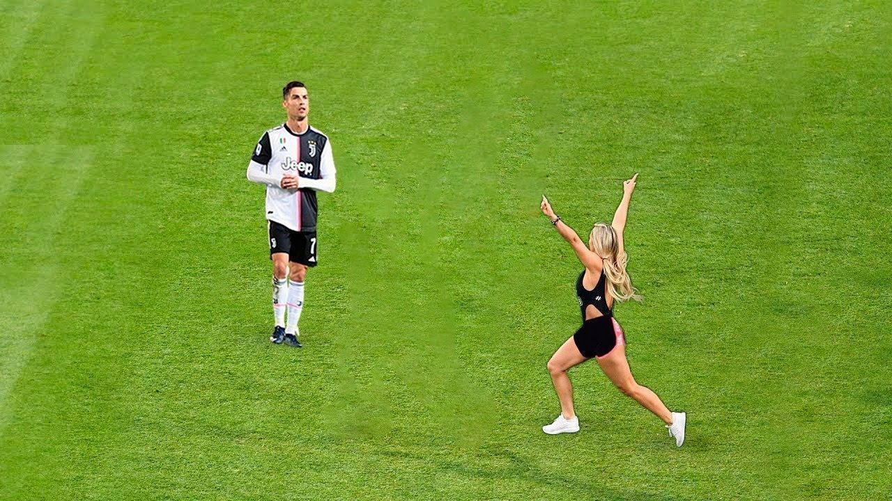 10 смешных ВЫБЕГАНИЙ БОЛЕЛЬЩИКОВ на поле в футболе смотреть онлайн