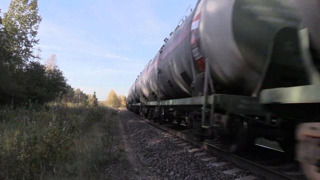 Тепловоз 2ТЭ116-690 близ ст. Тукумс-2 / 2TE116-690 near Tukums-2 station смотреть онлайн