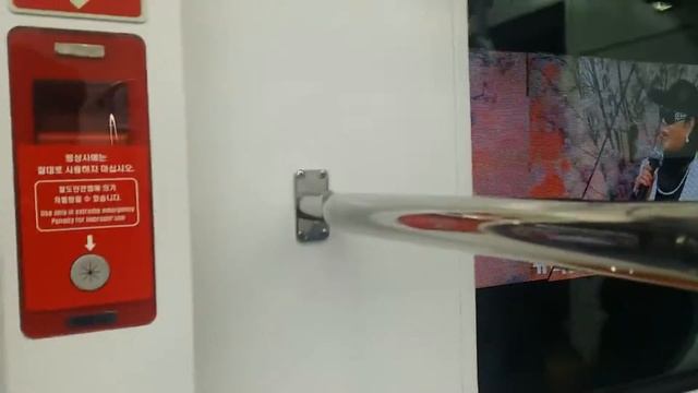 Ads projected in Korean Subway смотреть онлайн