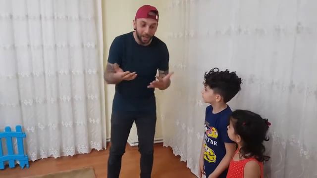 Икра и его отец Цветной Воздушный шар! Видео для детей! смотреть онлайн
