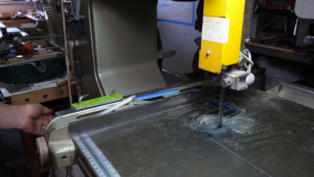 Knifemaking Top Tips - Cutting G10 on a Bandsaw смотреть онлайн