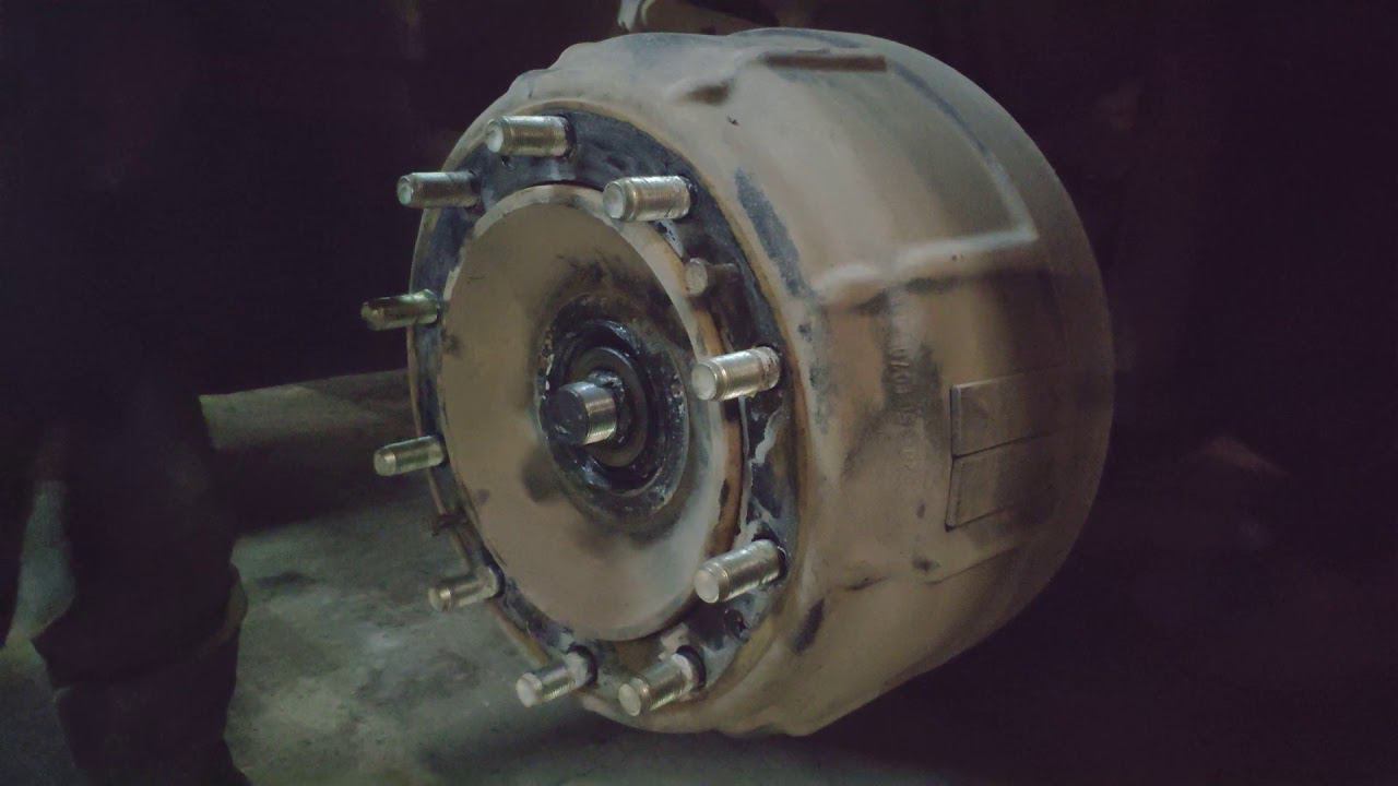 Камаз 65201,разборка передней ступицы. Профилактика. Медленно сводятся колодки.