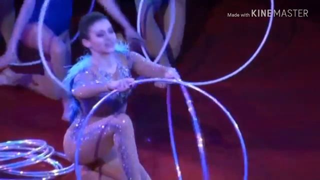 Circus. The gymnast with hoops. Цирк. Гимнастка с обручами. смотреть онлайн