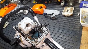 Бензопила работает только на закрытой заслонке, подсос воздуха, глохнет