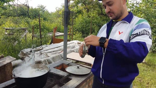 Варим уху на костре смотреть онлайн