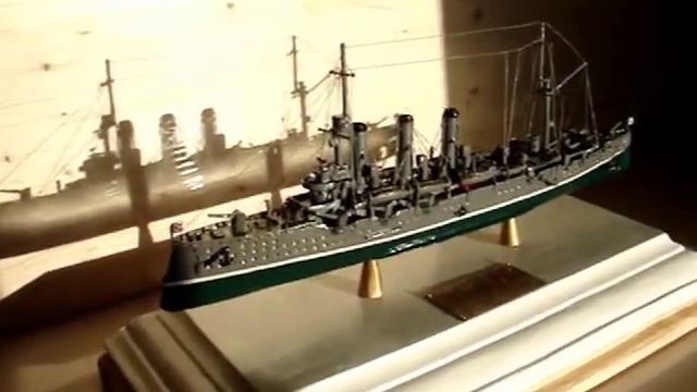 Собрал модель корабля из металла. смотреть онлайн