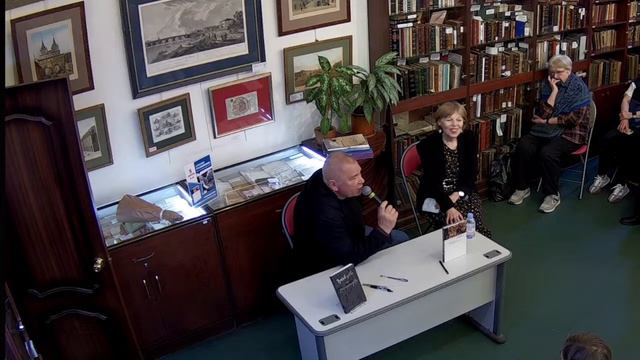 В гостях у книжного магазина «Москва» скульптор Александр Рукавишников! смотреть онлайн