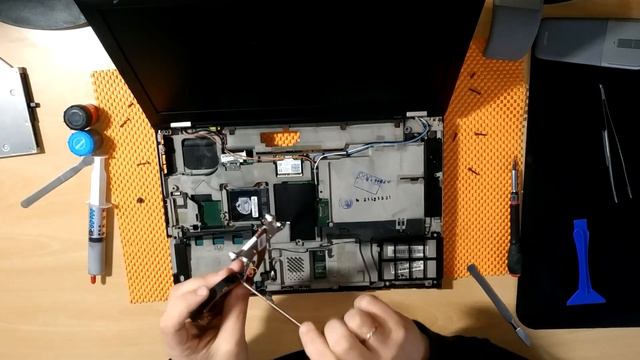 Разборка и чистка / замена термопасты /смазка кулера Lenovo ThinkPad T430 смотреть онлайн