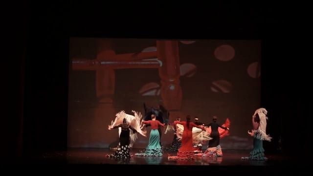 Bata de cola - FRENTE AL MAR смотреть онлайн