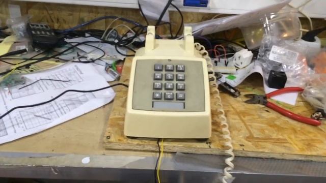 Устройство для квеста в реальности: Кнопочный телефонный аппарат смотреть онлайн