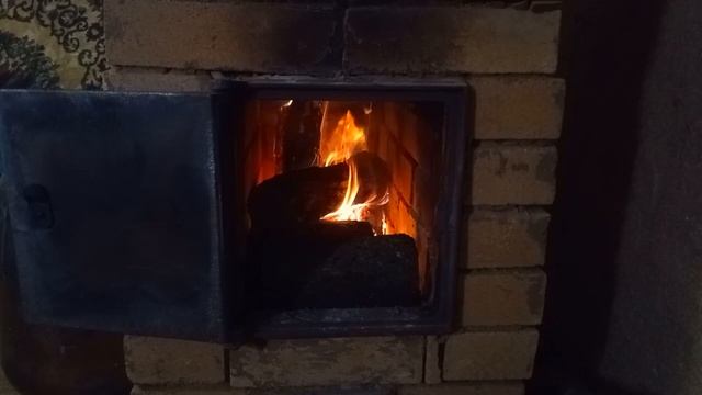 Растопка печки и завтрак деревенского жителя смотреть онлайн